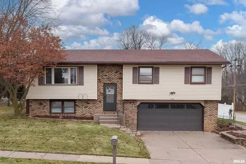 1306 W 41st St, Davenport, IA 52806