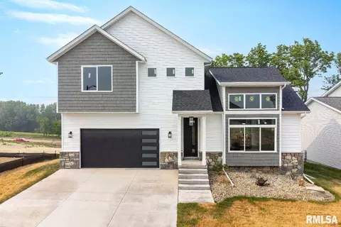 2720 W 38th Pl, Davenport, IA 52806