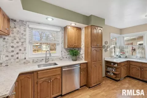 3109 15th St, Moline, IL 61265 photo 7