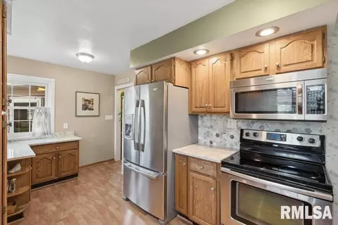 3109 15th St, Moline, IL 61265 photo 8