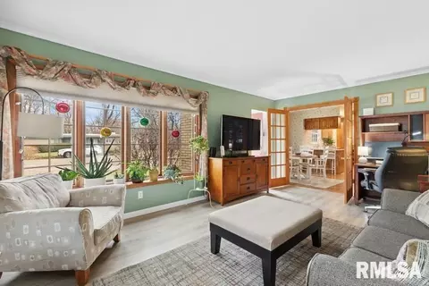 3109 15th St, Moline, IL 61265 photo 3