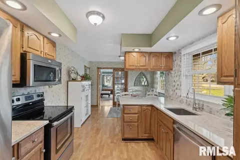 3109 15th St, Moline, IL 61265 photo 10