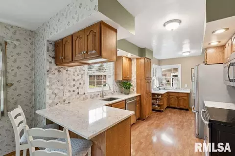 3109 15th St, Moline, IL 61265 photo 6