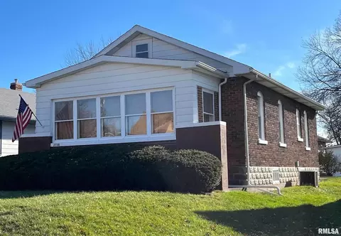 2738 College Ave, Quincy, IL 62301