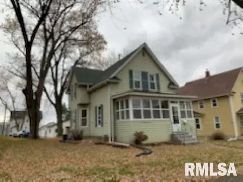 429 44th St, Moline, IL 61265
