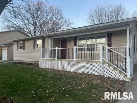 1512 11th St, Silvis, IL 61282