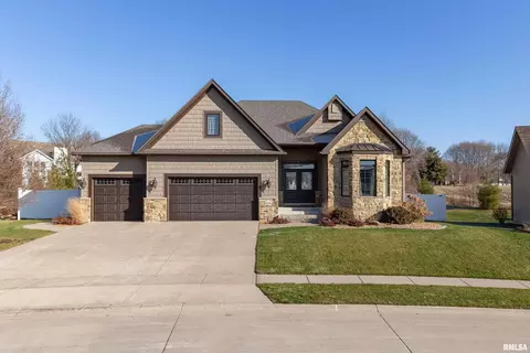 5254 N Richmond Cir, Bettendorf, IA 52722
