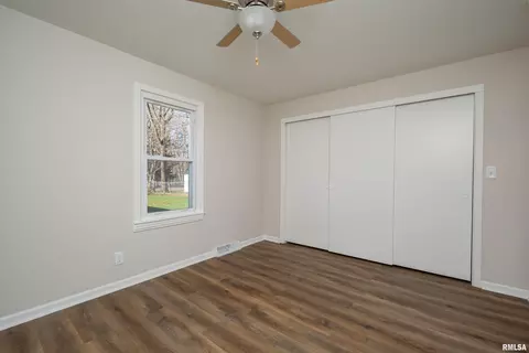 1413 43rd St, Moline, IL 61265 photo 9