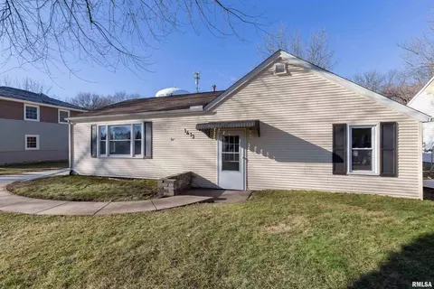 1413 43rd St, Moline, IL 61265
