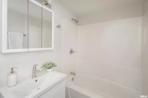 1413 43rd St, Moline, IL 61265 photo 21