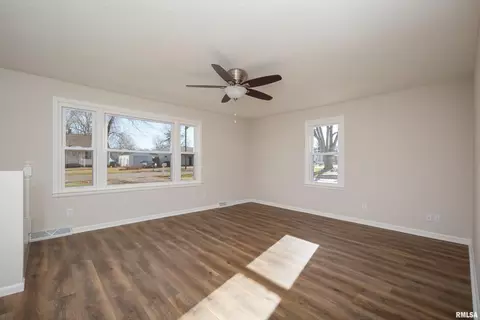 1413 43rd St, Moline, IL 61265 photo 4