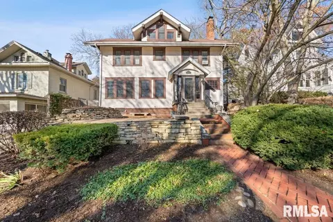 2432 Fulton Ave, Davenport, IA 52803