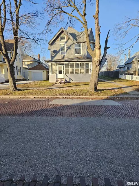 556 9th Ave S, Clinton, IA 52732