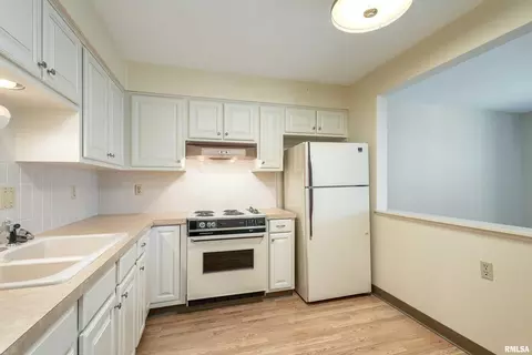 930 17th St #21, Moline, IL 61265 photo 11