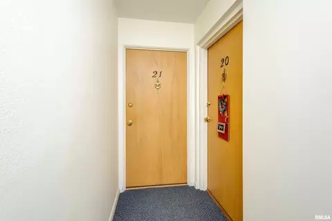930 17th St #21, Moline, IL 61265 photo 4