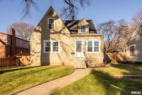 418 Brown St, Bettendorf, IA 52722