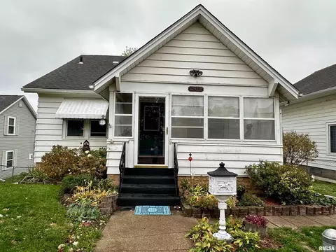 2515 Pershing Blvd, Clinton, IA 52732