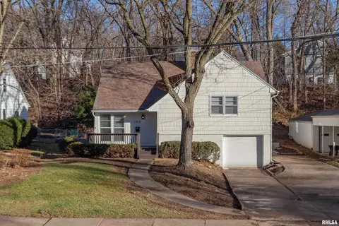 1915 Jersey Ridge Rd, Davenport, IA 52803