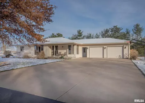 109 Lakeside Dr, Erie, IL 61250