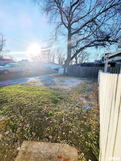 332 Cherry, Quincy, IL 62301 photo 3