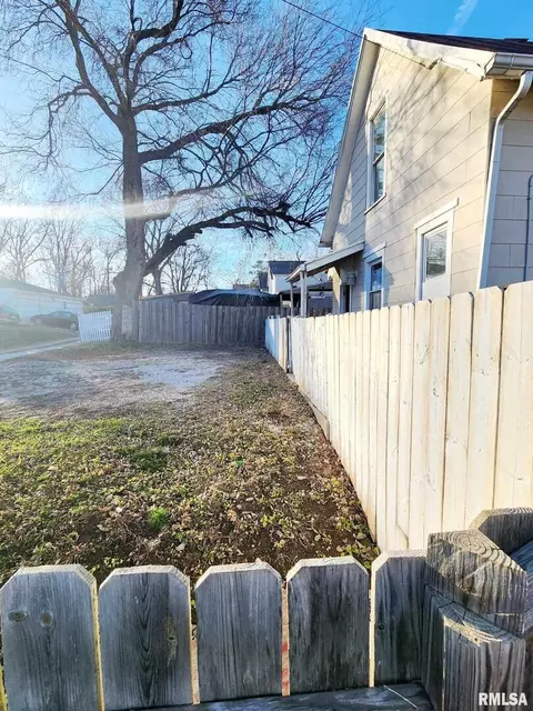 332 Cherry, Quincy, IL 62301 photo 4
