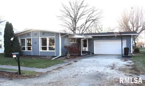 219 N Henderson St, Toulon, IL 61483