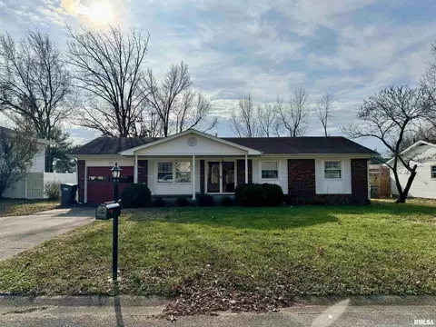 405 Lakeshore Dr, Carterville, IL 62918