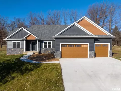 9216 114th St, Blue Grass, IA 52726