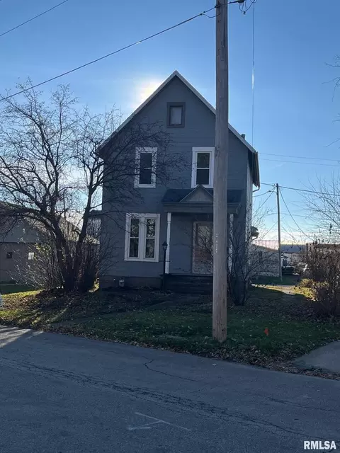 107 NW 2nd St, Galva, IL 61434