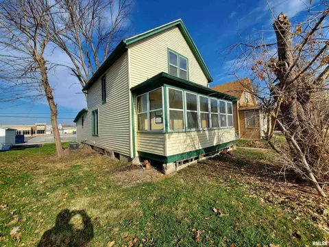 717 17th Ave, East Moline, IL 61244