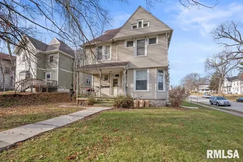 1228 Tremont Ave, Davenport, IA 52803