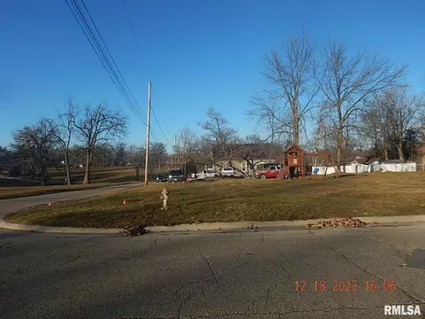 1326 W Division St, Kewanee, IL 61443