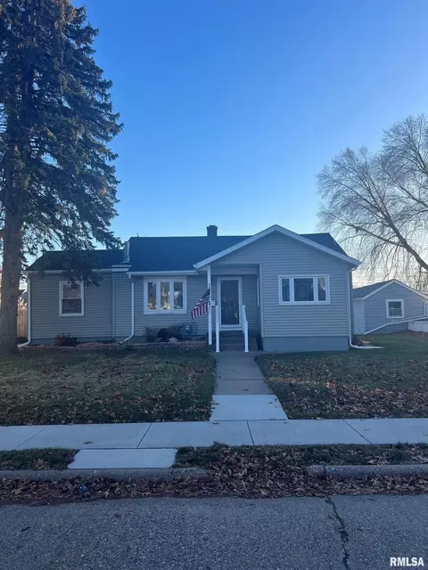 1615 W 36th St, Davenport, IA 52806
