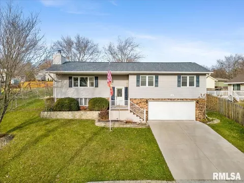 1447 35th Ave, Moline, IL 61265
