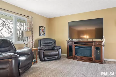 1447 35th Ave, Moline, IL 61265 photo 8