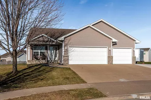 1612 Carson Ct, Davenport, IA 52804