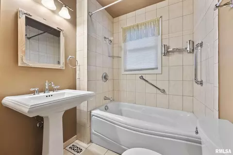306 W Center St, Atkinson, IL 61235 photo 7