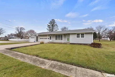306 W Center St, Atkinson, IL 61235 photo 2