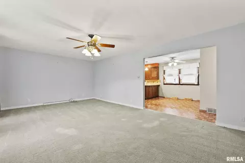 306 W Center St, Atkinson, IL 61235 photo 10