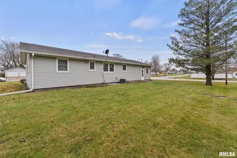 306 W Center St, Atkinson, IL 61235 photo 3