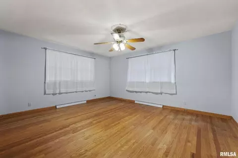 306 W Center St, Atkinson, IL 61235 photo 5