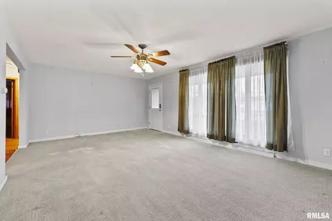 306 W Center St, Atkinson, IL 61235 photo 9