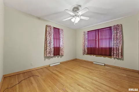 306 W Center St, Atkinson, IL 61235 photo 6