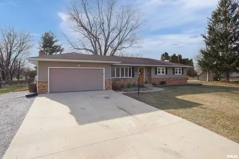 113 Valley Brook Dr, Blue Grass, IA 52726