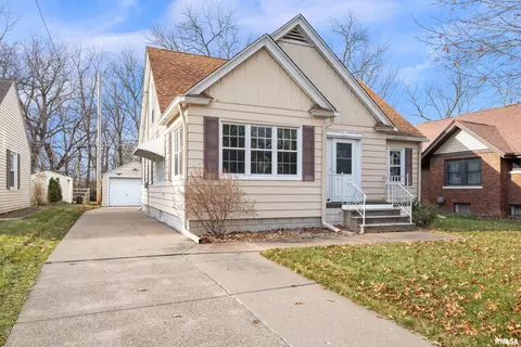 2371 24th St, Moline, IL 61265 photo 3