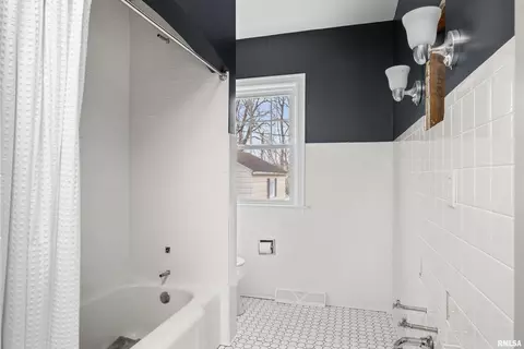 2371 24th St, Moline, IL 61265 photo 17