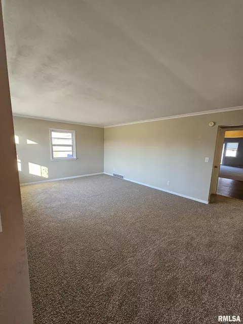 3713 19th Ave, Moline, IL 61265 photo 2