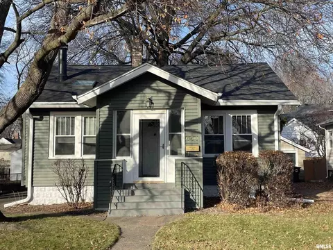 650 E 30th St, Davenport, IA 52803