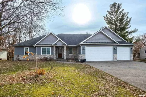 2725 W 47th St, Davenport, IA 52806