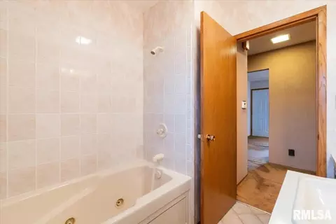 203 S Barrington Dr, Hampton, IL 61256 photo 28